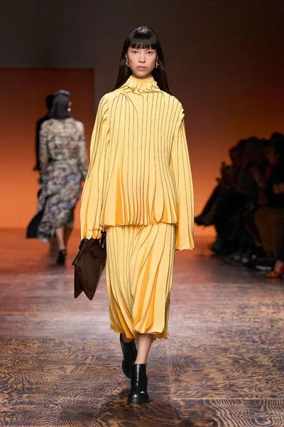Look 39